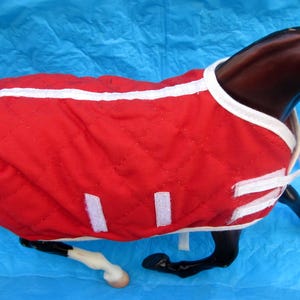 Breyer &quot;Winter Belle&quot; 1996 Christmas Horse Trakehner  With Breyer Red Blanket     1:9 scale