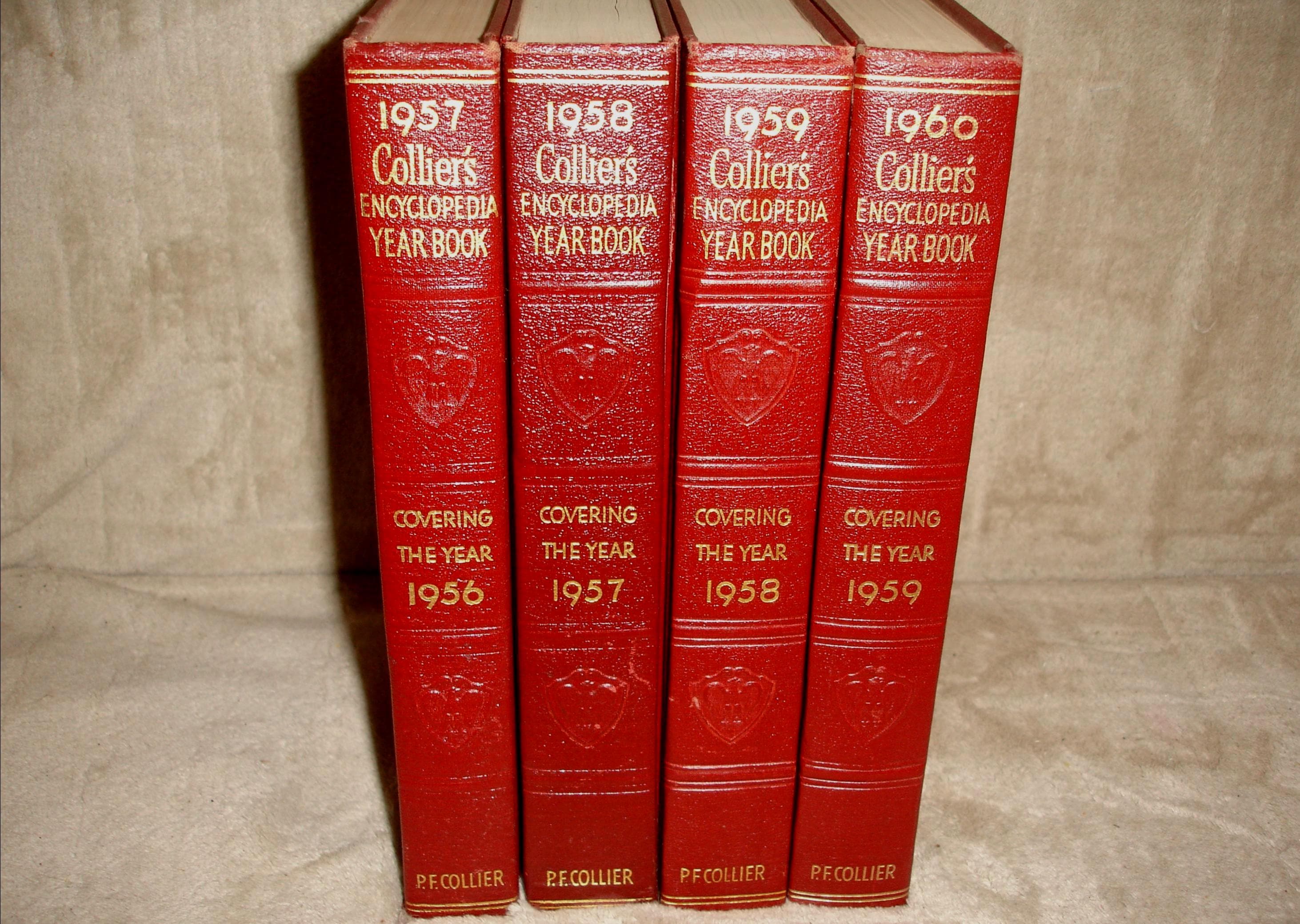 Collier Encyclopedia - Etsy