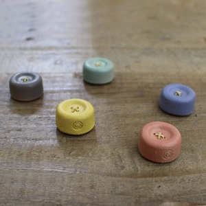 Portaagujas magnético ~ Imán de botón de cerámica Cohana Shigaraki ~ Artículos de costura japoneses ~ Suministros de costura artesanal ~ Herramienta de costura ~ Cerámica