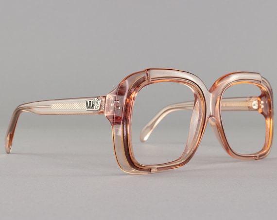oversized 70s glasses