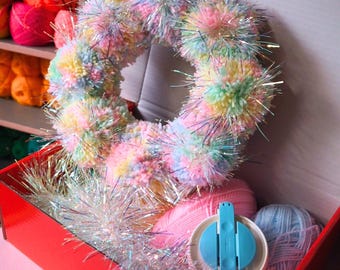 Kit para hacer coronas de oropel con pompones en tonos pastel, manualidades navideñas, decoración festiva de otoño, regalos