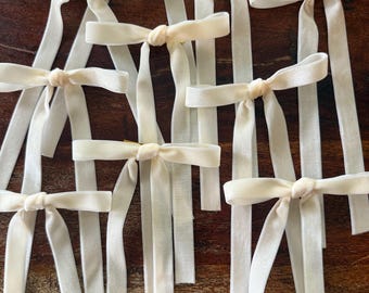 Ivory Velvet Christmas Tree Bows (Pack of 10)