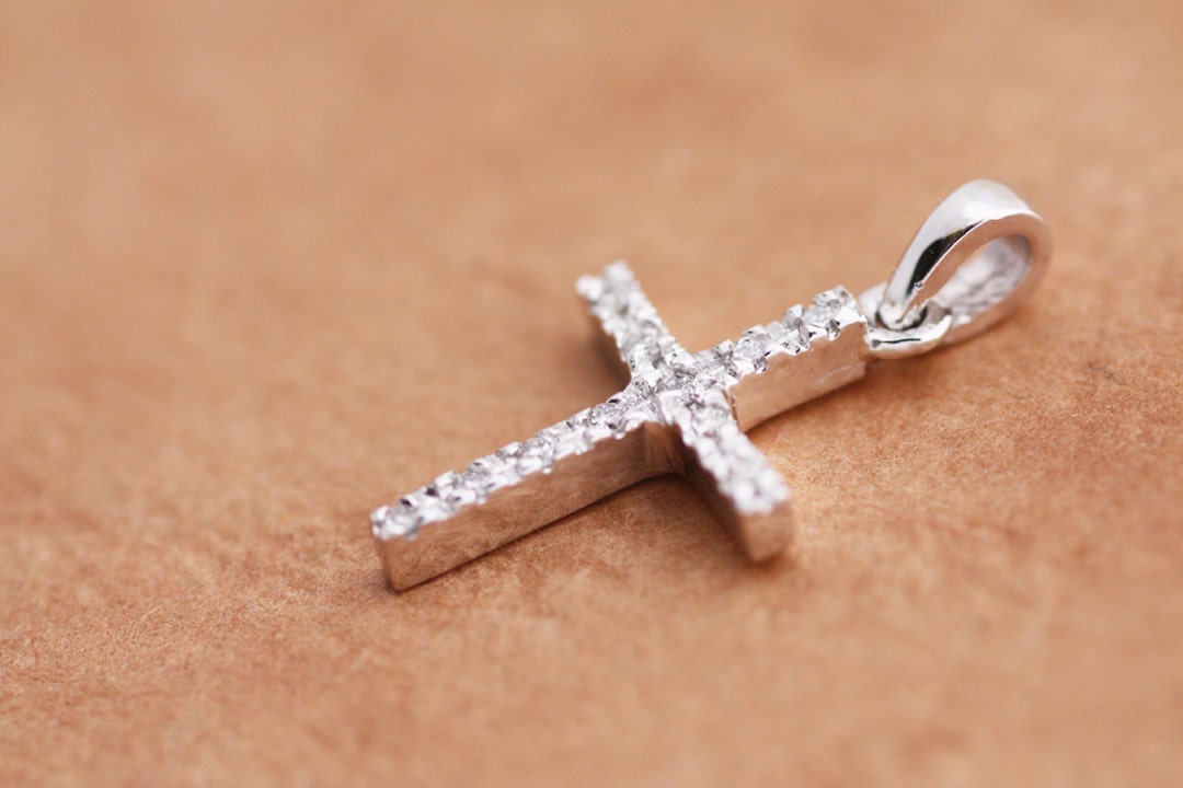 GIROCOLLO CON CROCE IN ORO E DIAMANTI | Veronik Watches Srl