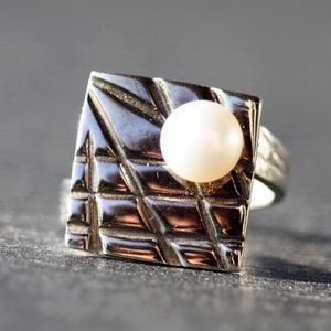 Fresh water pearl ring, Geometric silver engraved ring, Engagement ring for her, Handmade jewelry mothers day gifts, personalised jewellery