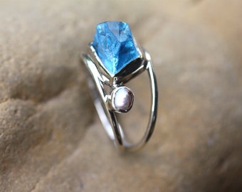 Blue Topaz Pearl wire ring / Handcrafted rough gem / Silver wire ring / Christmas gift for her