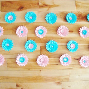 Mini fleurs en papier Gerber Daisy pour décorations de fêtes et d'événements - Décoration de boîte et marque-places pour mariage - Couleurs de votre choix