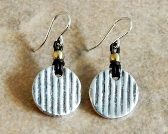 Brincos de Prata Esterlina e Couro - Brincos de Disco Esterlina - Brincos de Couro e Prata - Brincos de Prata PMC - Roca Jewelry Designs