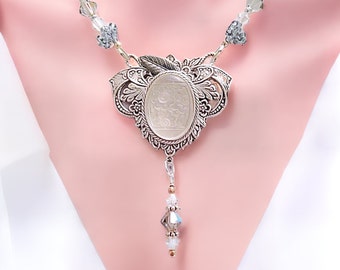 Collier de fleurs, collier en verre givré, collier intaille de fleur inspiré de Lalique, collier de style vintage, pendentif en verre gravé