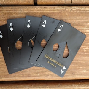 Gepersonaliseerde flesopener voor Groomsmen Gifts, Ace Card Bottle Opener, Wallet Size flesopener afbeelding 1