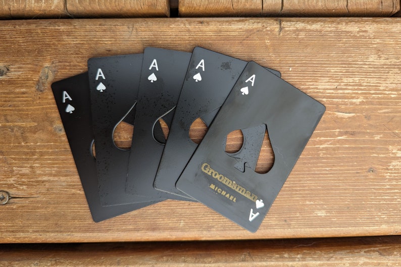 Gepersonaliseerde flesopener voor Groomsmen Gifts, Ace Card Bottle Opener, Wallet Size flesopener afbeelding 1