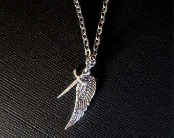 COMPRA 2 Y LLÉVATE EL 3 GRATIS Collar de Castiel inspirado en lo sobrenatural / Collar de alas y espada de plata / Gargantilla