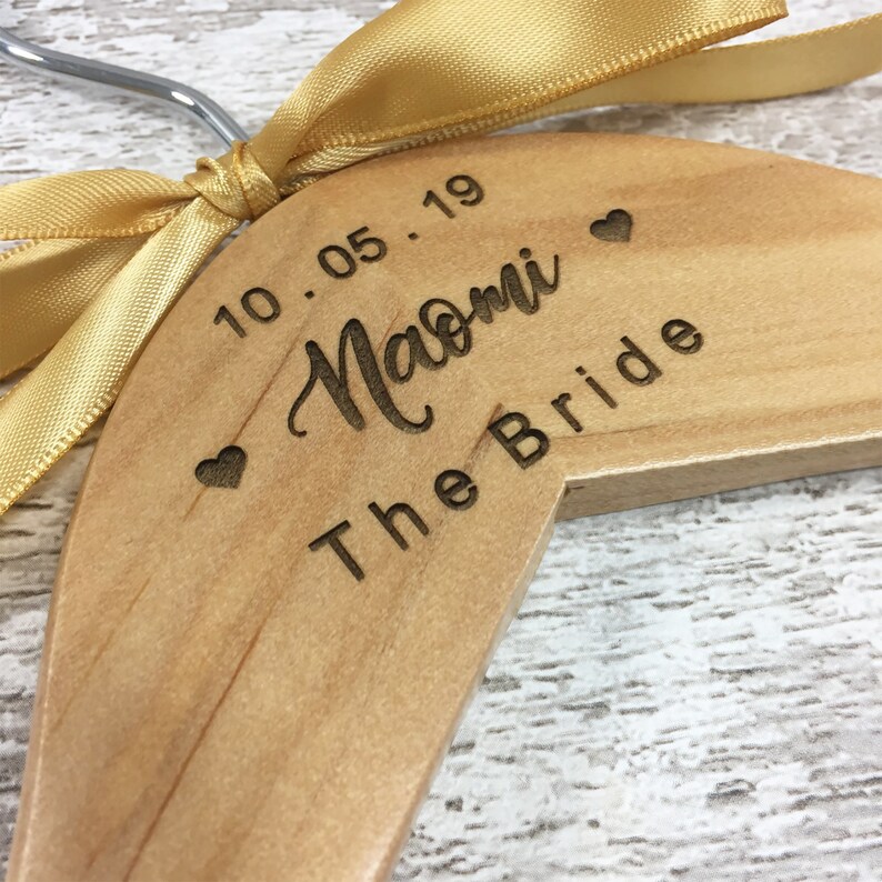 Personalised Engraved Wedding Hangers White Personalized Dress Coat Hanger for Wedding Party Bride Maid of Honour Bridesmaid Keepsake