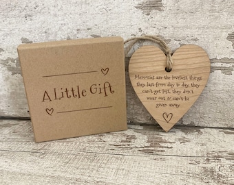 Cadeau souvenir à suspendre fait main pour femme et homme, plaque en bois gravée, cadeau d'anniversaire amitié sentimentale pleine conscience