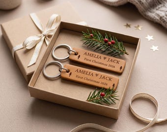 Paire de porte-clés « Premier Noël ensemble », cadeau de Noël personnalisé en cuir pour couples, porte-clés assortis pour petit ami et petite amie