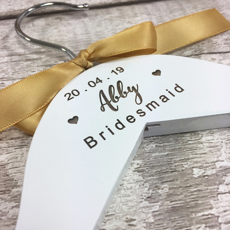 Personalised Engraved Wedding Hangers White Personalized Dress Coat Hanger for Wedding Party Bride Maid of Honour Bridesmaid Keepsake