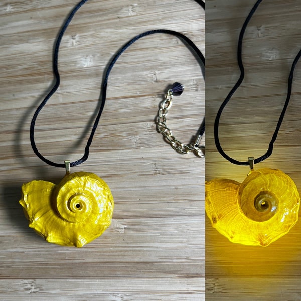 Ursula Necklace - Ursula Light Up, Sea Witch Necklace, Ursula Glow Necklace, COSPlay jewelry, Silk Rope, Real Shell, Gold Sea Shell Necklace