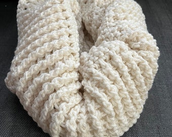 Textured Crochet Cowl Pattern - Advanced Beginner Level Crochet Pattern