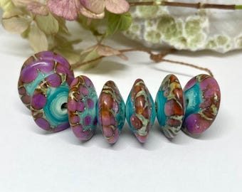 Cuentas de vidrio de Murano: Discos moteados de cobre verde y rosa, juego de 8, InspireGlassStudio