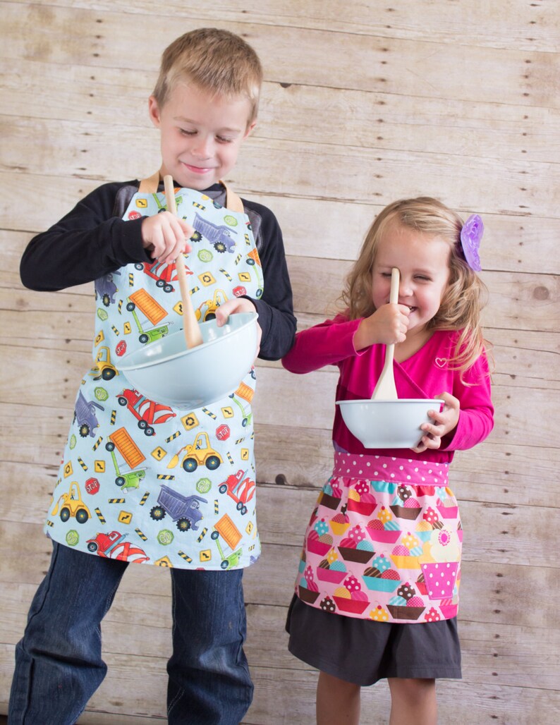 Ollie and Annie Collection O & A Collection Apron PDF Pattern image 1