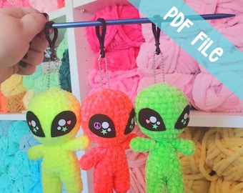 Crochet Alien Keychain Pattern - crochet pattern - crochet alien - alien keychain