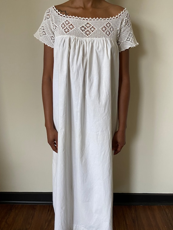 1900s vintage/antique white house/summer dress