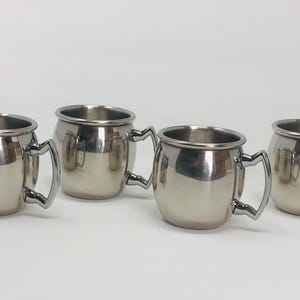Set mit 4 Espressotassen oder Schnapsgläsern aus silbernem Stahl mit Griffen, 2 Unzen Kapazität Menge 4