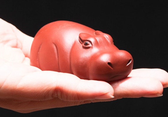 funny tea pet Chinese yixing zisha tea play pig for tea party home decoration funny tea pet Chinese yixing zisha tea play pig for tea party home decoration