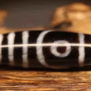 vintage tibetan agate dzi bead 021502