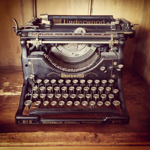 give me 15 words and I'll tell you a tale.. gift for readers gift for writers a custom "story snippet" by The Weaver of Words