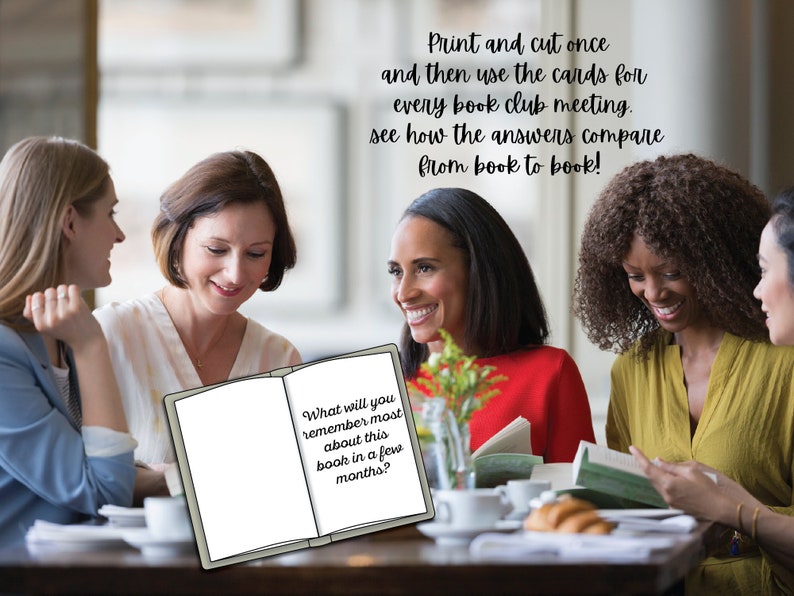 Puede incluir: Cuatro mujeres est&aacute;n sentadas alrededor de una mesa, leyendo libros y discutiendo sus pensamientos. Una tarjeta de club de lectura con la pregunta "&iquest;Qu&eacute; recordar&aacute;s m&aacute;s de este libro en unos meses?" est&aacute; sobre la mesa.