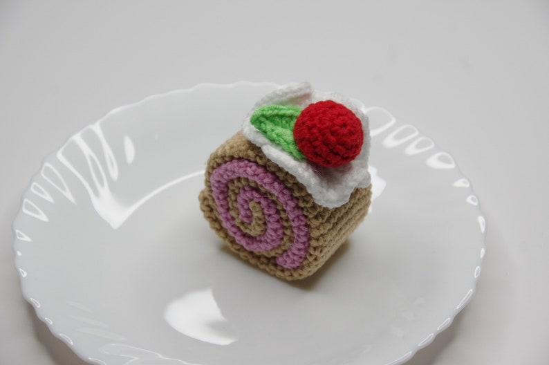 Crochet play food, crochet pastry pattern, crochet fruit, crochet vegetables, crochet food pattern,play kitchen crochet patterns.