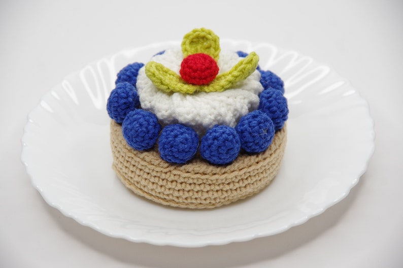 Crochet play food, crochet pastry pattern, crochet fruit, crochet vegetables, crochet food pattern,play kitchen crochet patterns.