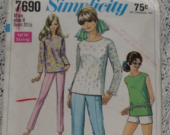 Modèle Simplicity 7690 Overblouse & pantalon ou short fuselé taille haute pour femmes, taille 8, vintage des années 1960