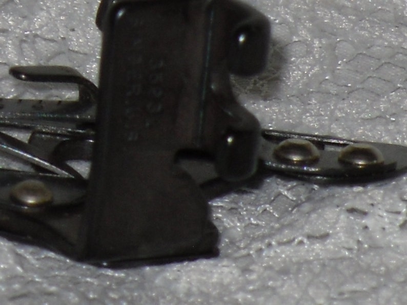 Singer Adjustable Hemmer Foot Attachment 35931 Low Shank Featherweight