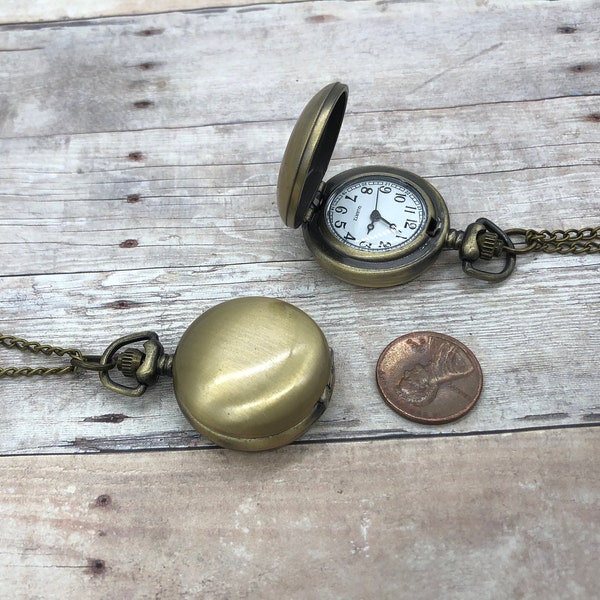 Vintage Style Plain Bronze Pocket Watch Necklace Antique Bronze Smooth Vintage Door Pocketwatch Pendant CHAIN & BATTERY INCLUDED (259)