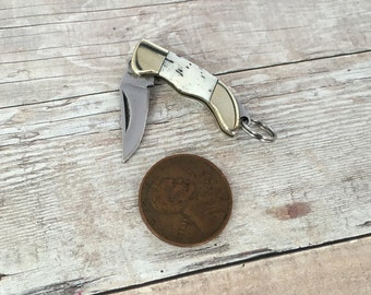 Miniature White Handle Pocket Knife Charm Mini Knife Necklace Pendant Vintage Style Bone Knife Blade Small Decorative Pocket Knife (061)