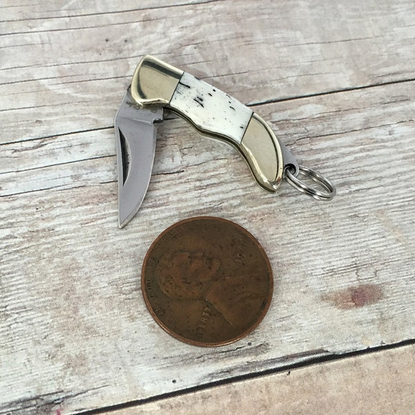 Miniature White Handle Pocket Knife Charm Mini Knife Necklace Pendant Vintage Style Bone Knife Blade Small Decorative Pocket Knife (061)