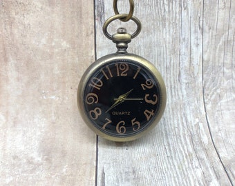 Vintage Style Pocket Watch Necklace Black Dial Antique Bronze Retro Style Timepiece Quartz Pocketwatch Pendant Necklace Chain Included 185