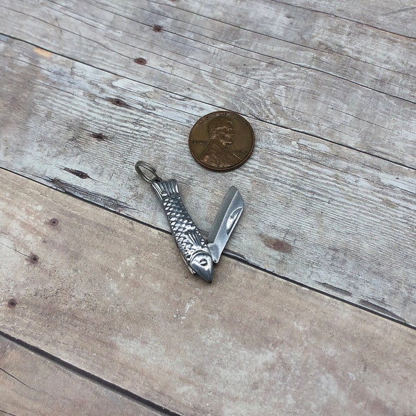 Mini Silver Fish Pocket Knife Charm 1.5'' Antique Silver Minnow Fish Knife Pendant Vintage Style Miniature Knife With Loop Attachment (A02)