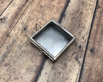 Square Glass Door Locket Box Silver Shadow Box Locket Pendant Apothecary Charm Antique Silver Hanging Terrarium Vintage style A16