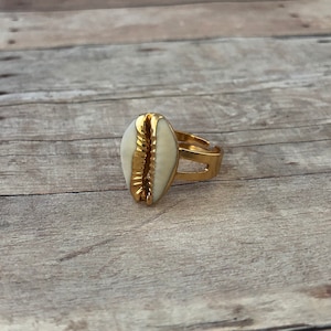 24K Adjustable Cowry Shell Ring Gold Dipped Fossil Wraparound Seashell Nautical Resizable Spoon Ring White Puka Shell Beach Pendant Ring 079