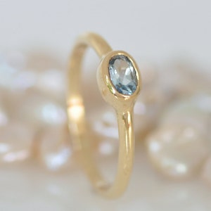 18k Gold Ring, Aquamarine Gold Ring , Stacking Gold Ring ,  Aquamarine Ring , Oval Aquamarine ,  Solid Gold Ring, 18k Gold Aquamarine Ring