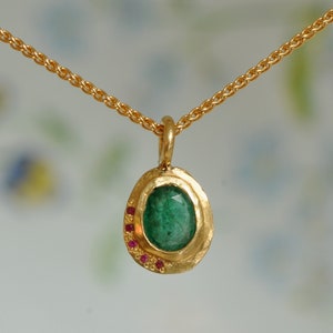Green Emerald and Ruby Pendant, 18k Gold Emerald Necklace, Ruby and Emerald, Pendant for Women, Indian Style Necklace, Oval Gold Pendant