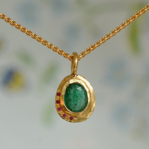 Green Emerald and Ruby Pendant, 18k Gold Emerald Necklace, Ruby and Emerald, Pendant for Women, Indian Style Necklace, Oval Gold Pendant