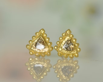18k Gold Earring, Diamant Gold Earrings, 18k Solid Stud Earring, Rough Finish Gold Earrings, Gold Earrings For Woman, Triangle Gold Earrings