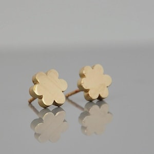 14k Gold Gift , Stud Gold Earrings , Fine Jewelry Earrings , 14 k Solid Gold Earrings , Gold Flower Earrings , 14k Gold Earrings