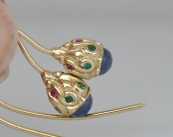 Pendiente de zafiro azul, pendiente de rubí, pendiente diminuto de oro macizo, pendiente de oro delicado, pendiente pequeño de oro de 14k para hija, pendiente grabado a mano