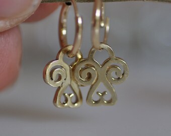 Aretes pequeños de aro con adorno dorado, aretes de oro macizo de 14k, aretes colgantes de aro dorado, aretes pequeños de aro dorado, aretes para mujer, regalo de oro para ella
