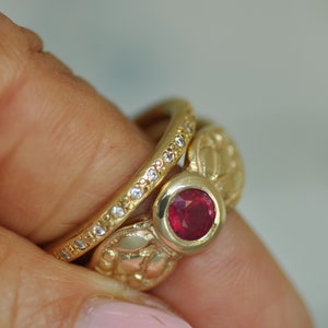 Gold Ruby Ring, Red Ruby Ring, Ruby Engagement Ring, 14k Gold Ring Gift for Women, Round 5 m"m Ruby Ring, Solid Gold Gold Engraved Leaf Ring