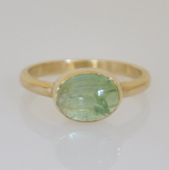 bague or avec tourmaline verte bague or avec tourmaline verte